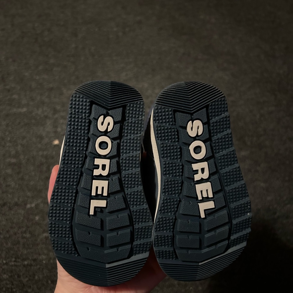 Sorel kids boots-like new-size 5